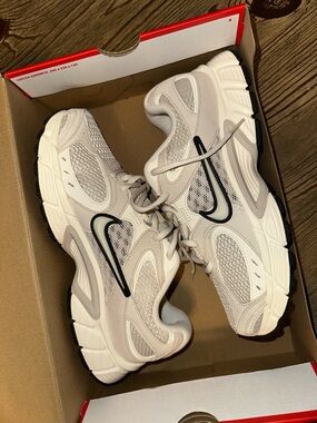 Nike Beige and Black Mesh Runner Sneakers